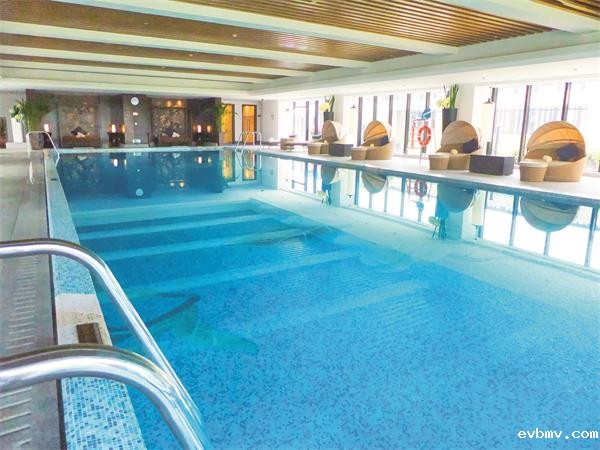 为什么室内游泳池需要装除湿器