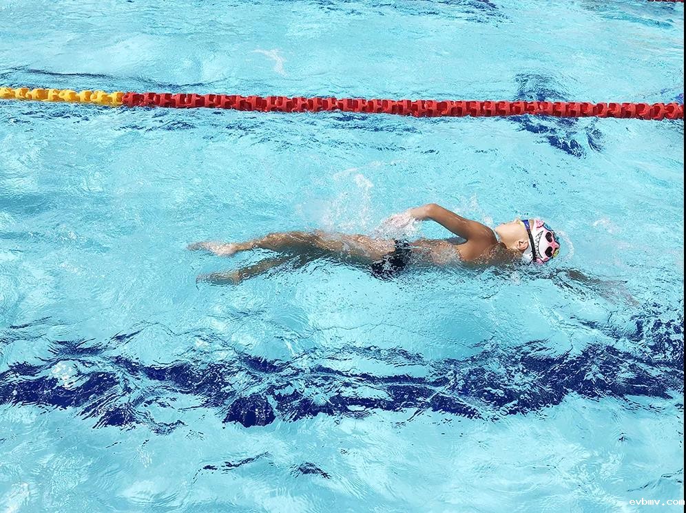 如何改善室内泳池空气质量，伟德网页版下载教程视频为你奉上方法！