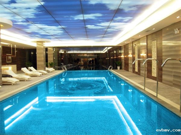 如何解决室内游泳池空气质量问题？