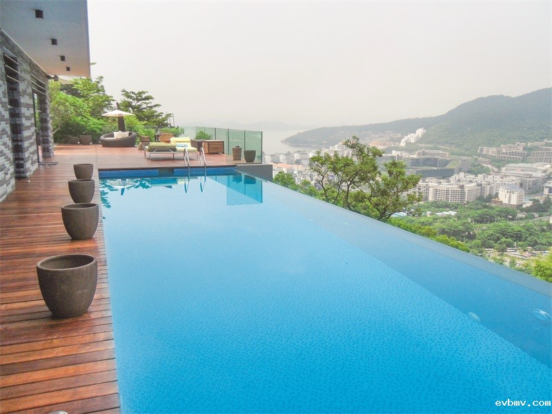 别墅泳池：现代高端生活的象征