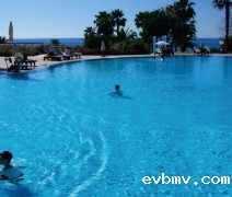 空气源热泵热水器在设计制造和使用方面具有哪些特点？