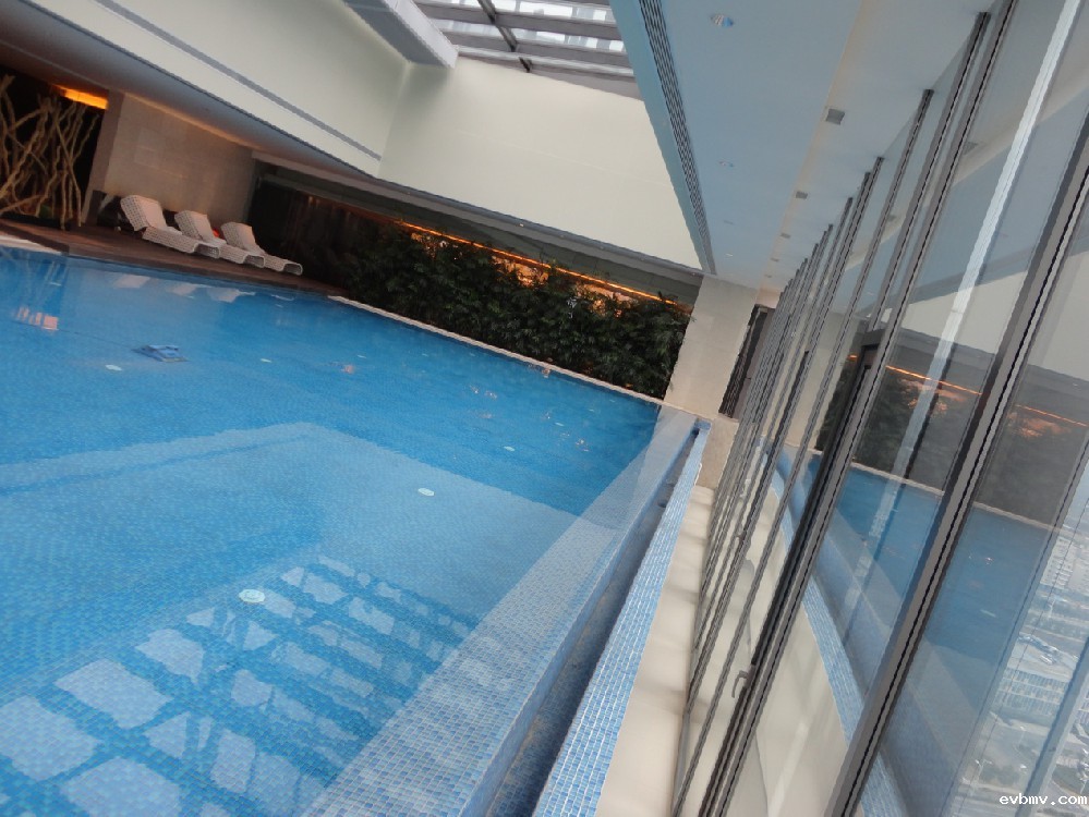 热泵除湿泳池设备可以解决游泳馆潮湿的问题吗